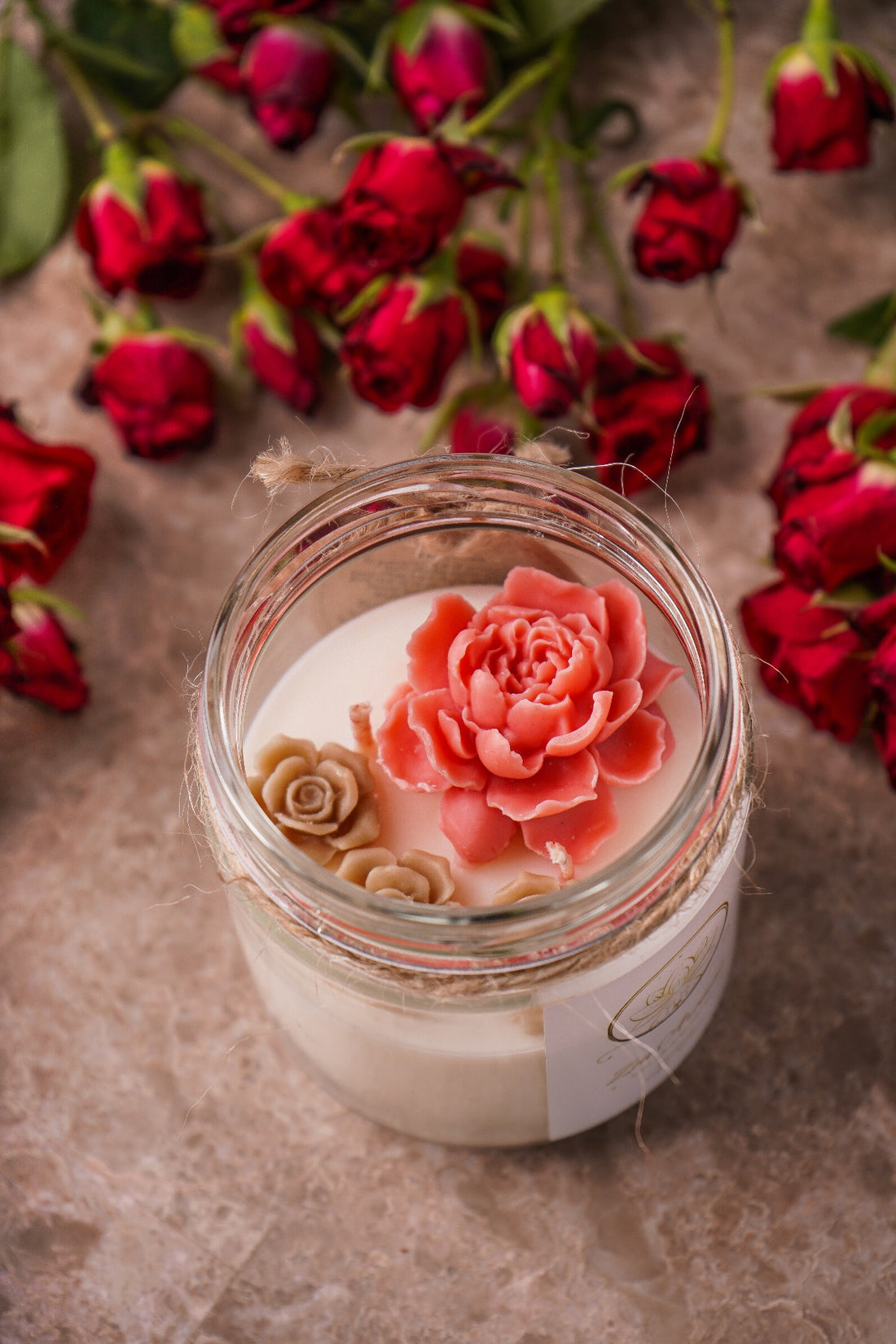El Origen de Nuestras Velas Aromáticas: Un Viaje de Sanación y Gratitud.