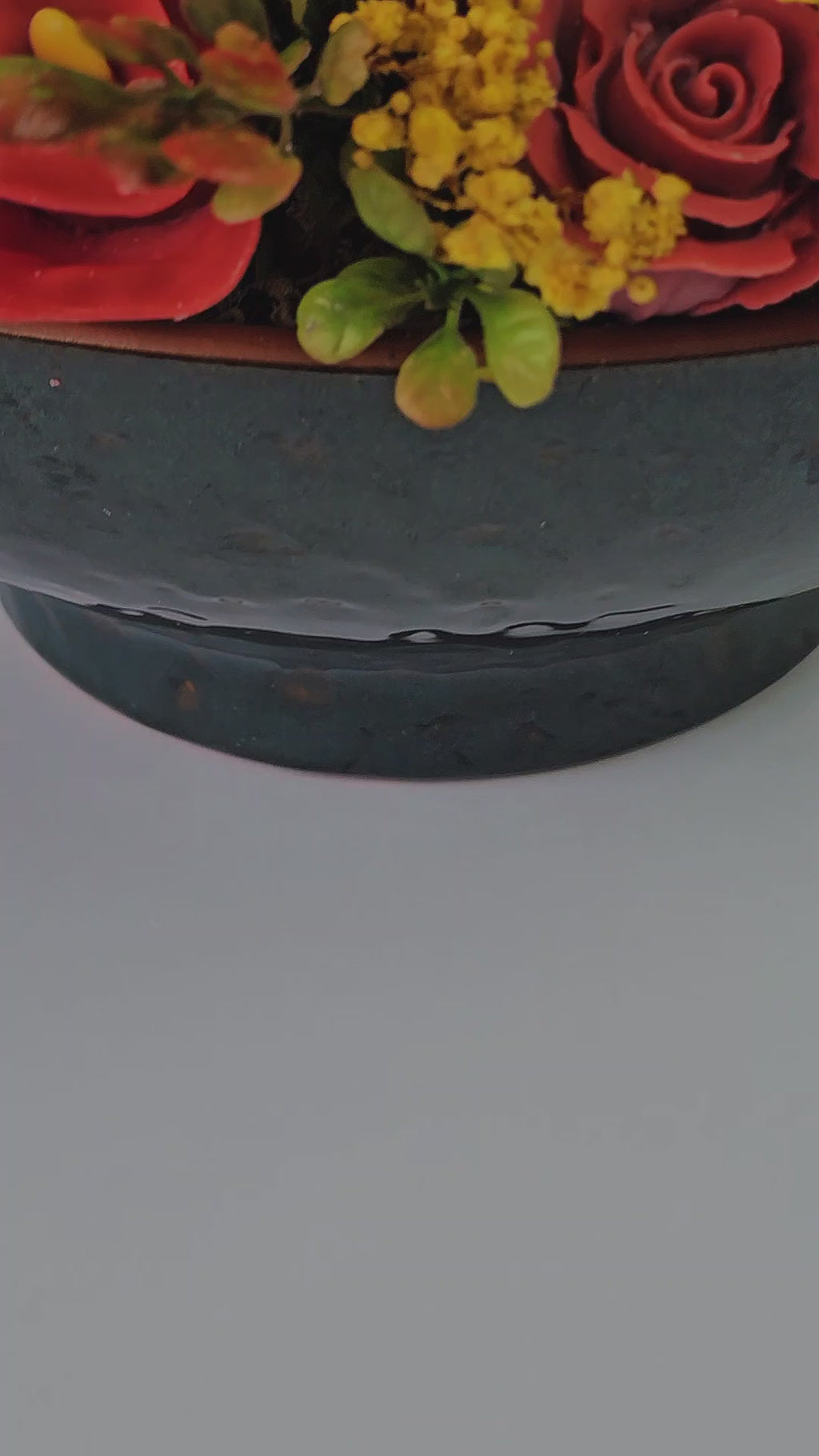 Centro de Mesa de Flores de Cera Ocaso Carmesí